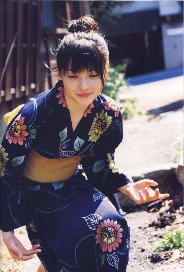Model with blue kimono