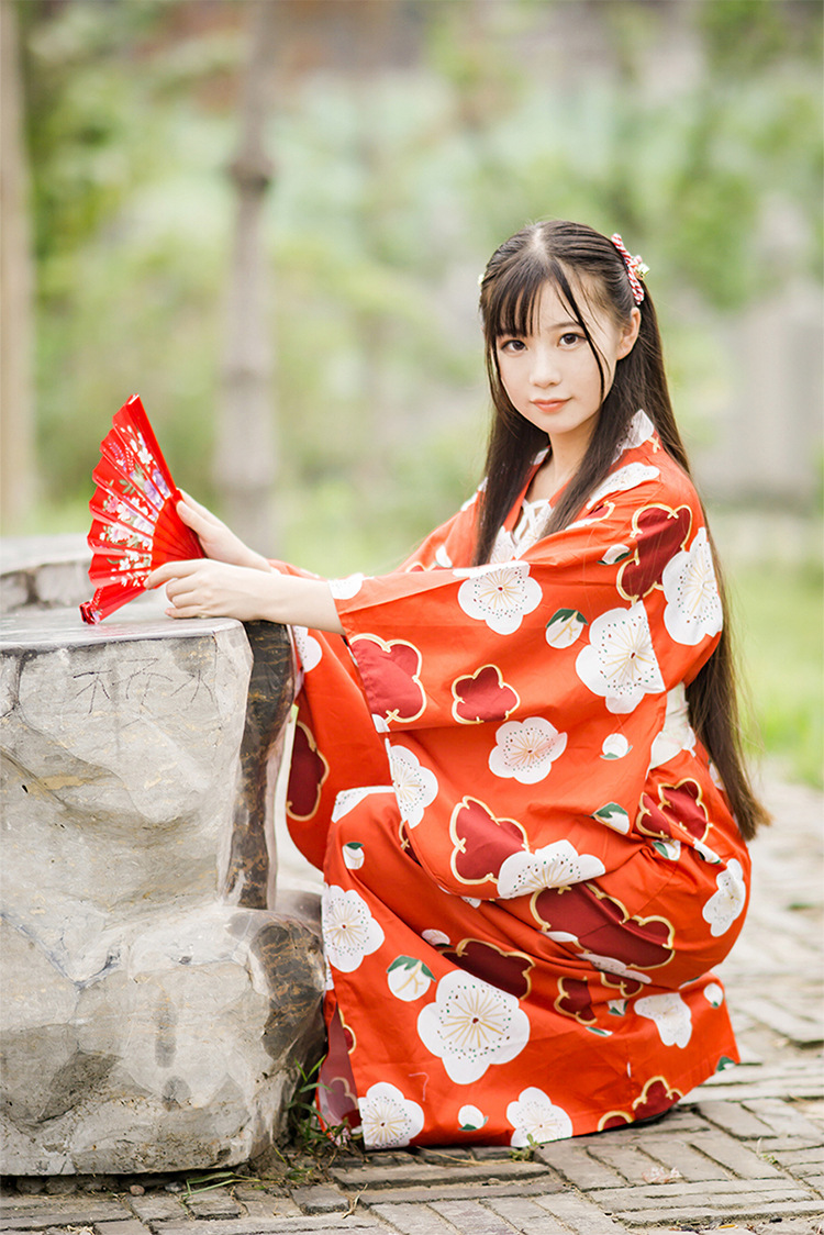 Model with red and white Kimono