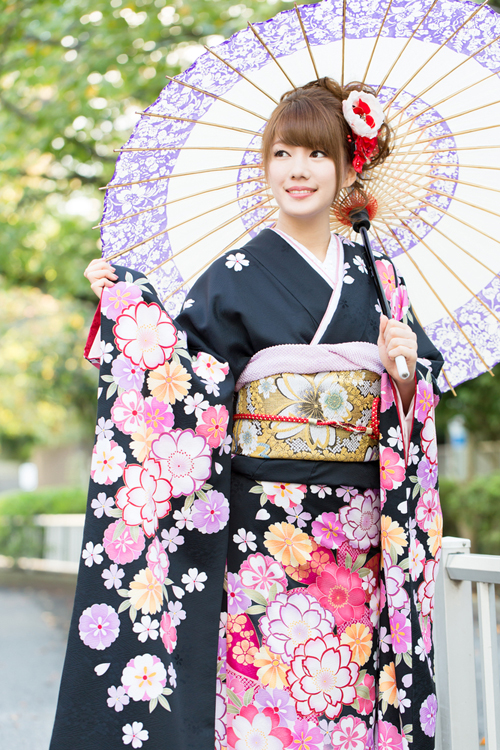 Model with blue and pink flower Kimono and umbrella