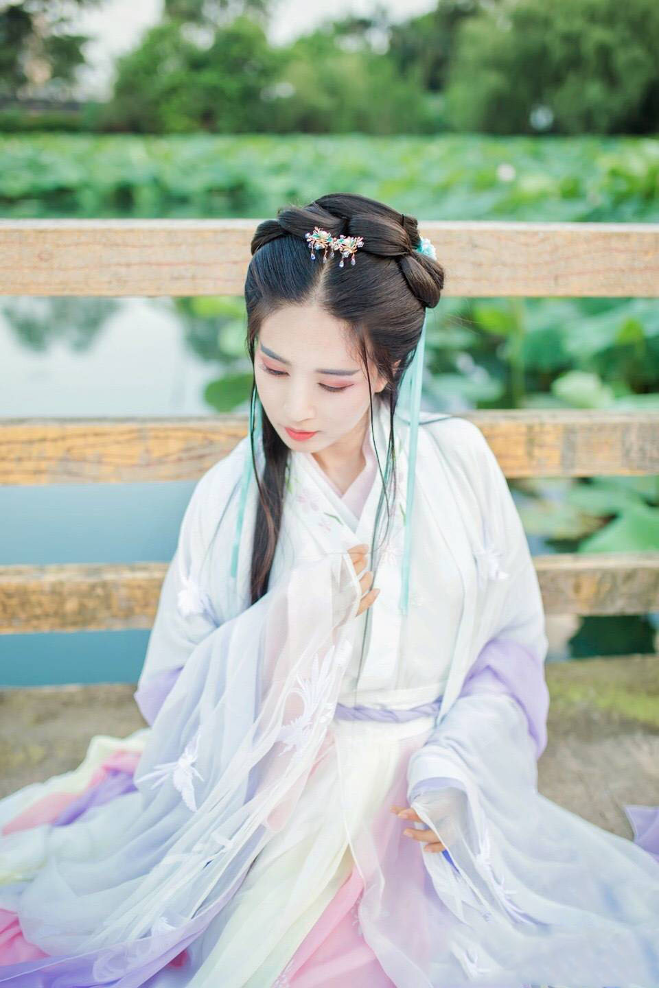 Model with transparent white, purple and pink Hanfu