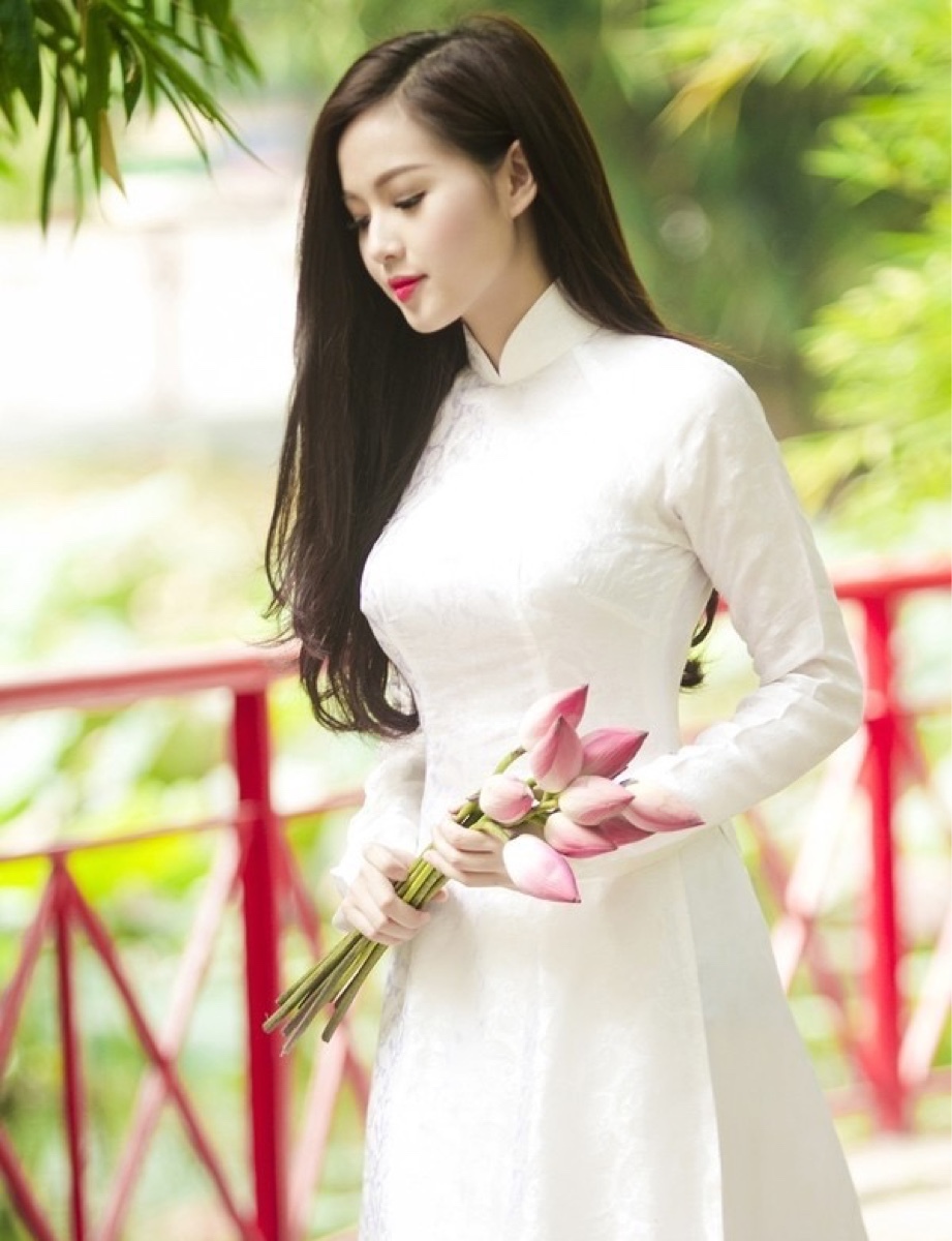 Model with white Ao dai