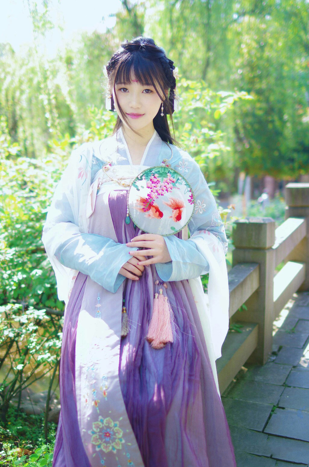 Model with purple hanfu