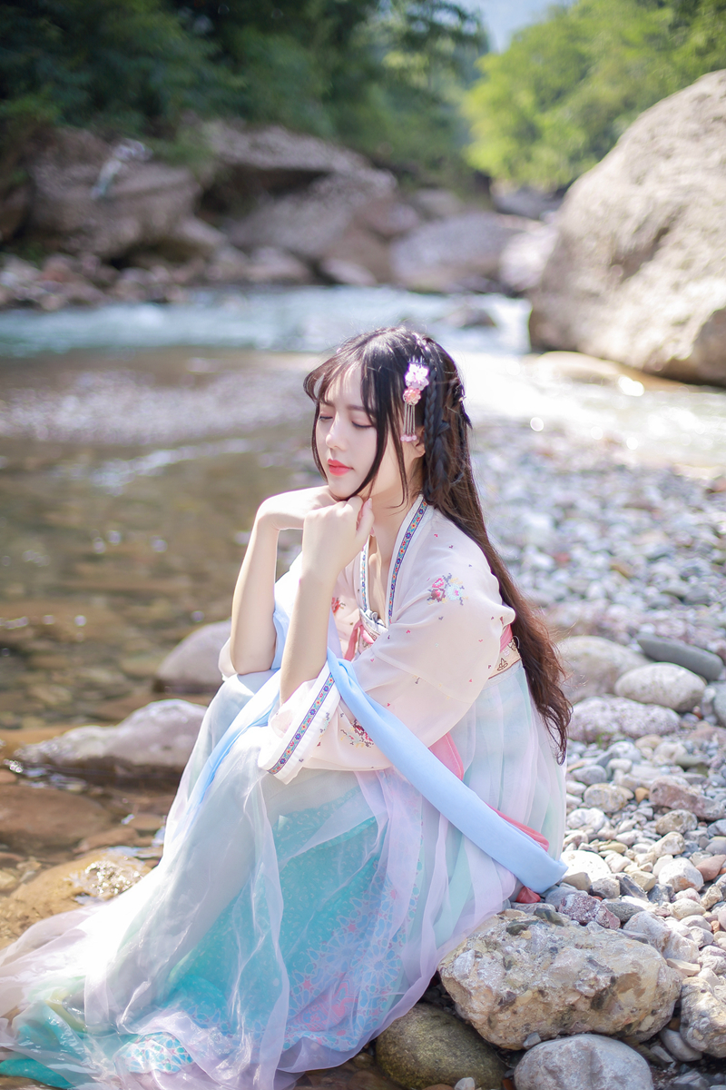 Model with blue Hanfu near the river