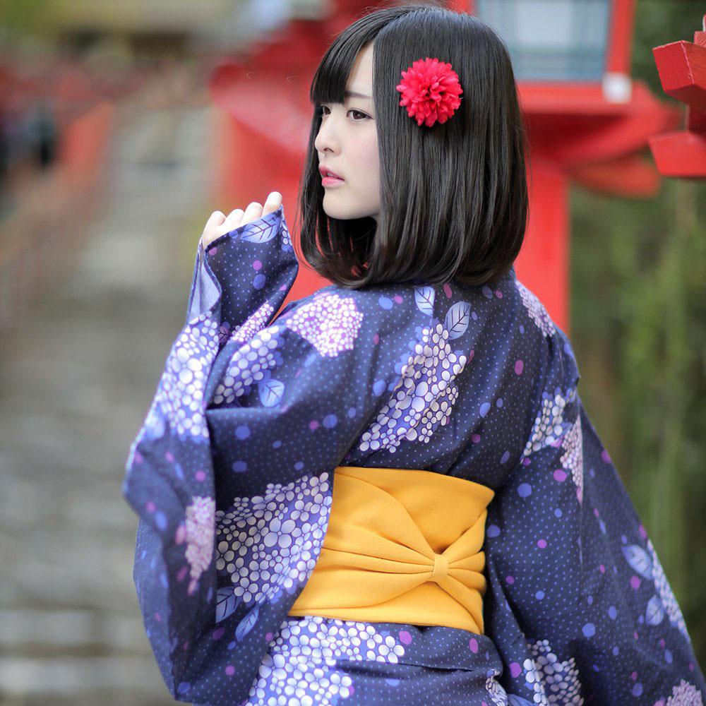 Model with blue Kimono