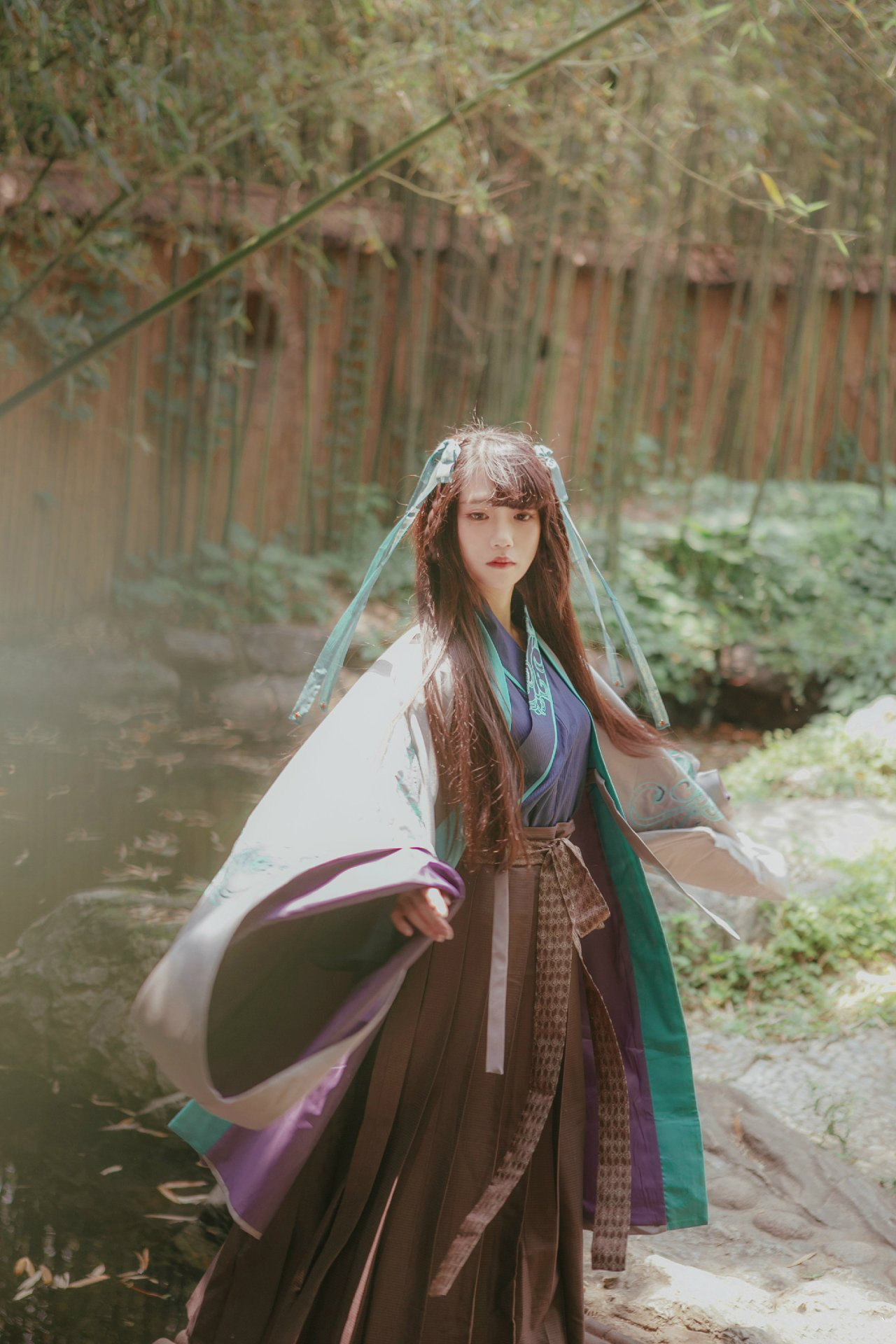 Hanfu Model with brown hanfu Original