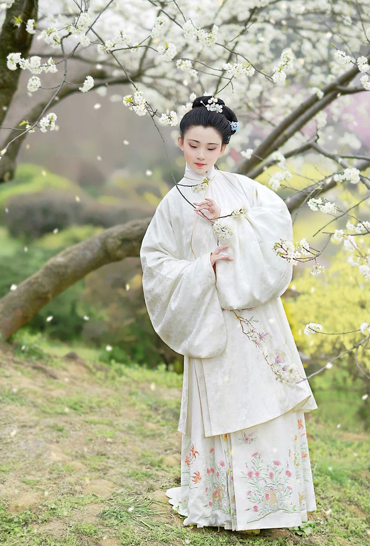 Tree sakura and model with white hanfu Original